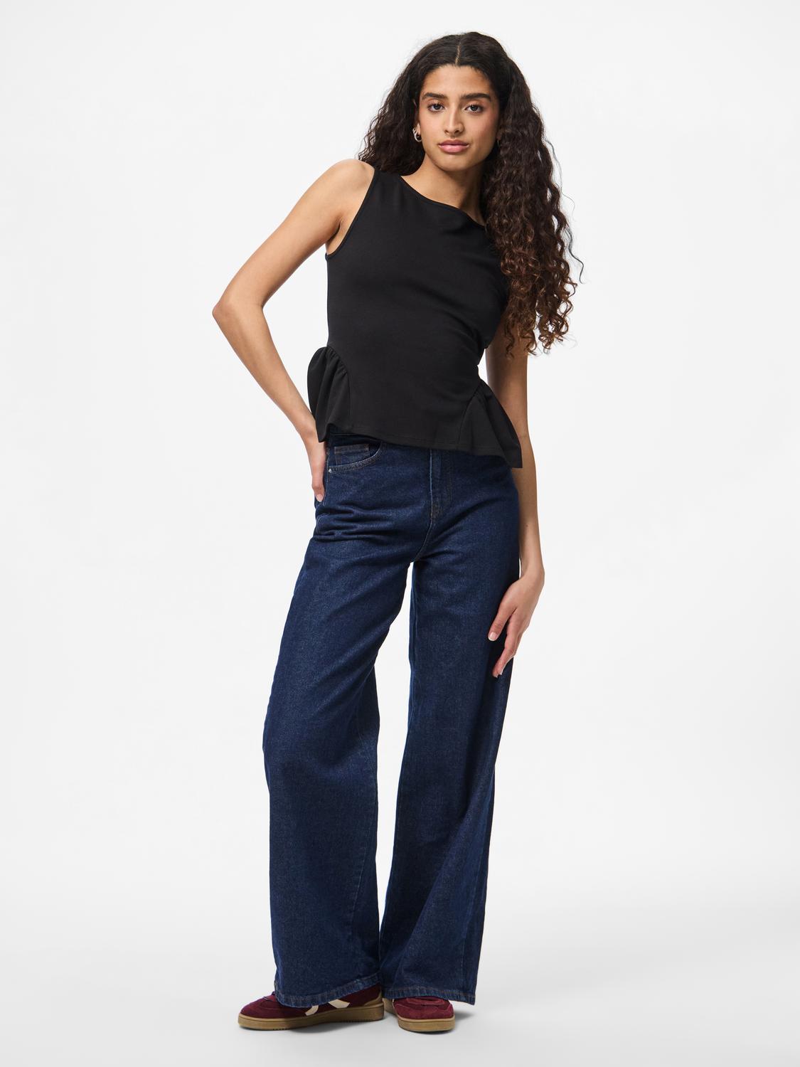 model_shot-front_full